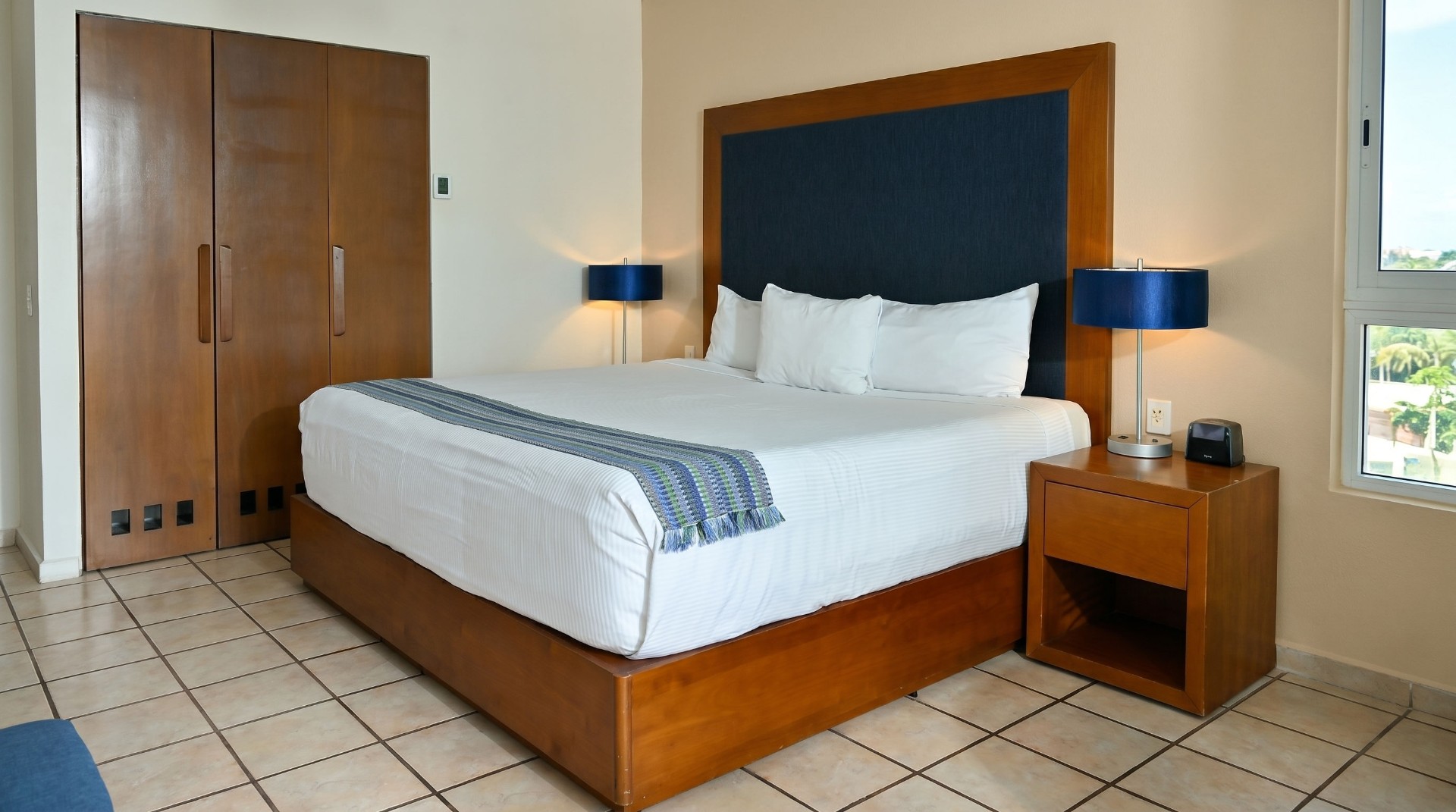 Ocean View Deluxe King 2