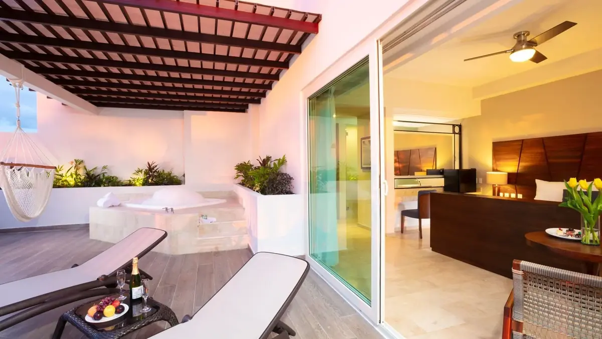 Honeymoon Suite 2