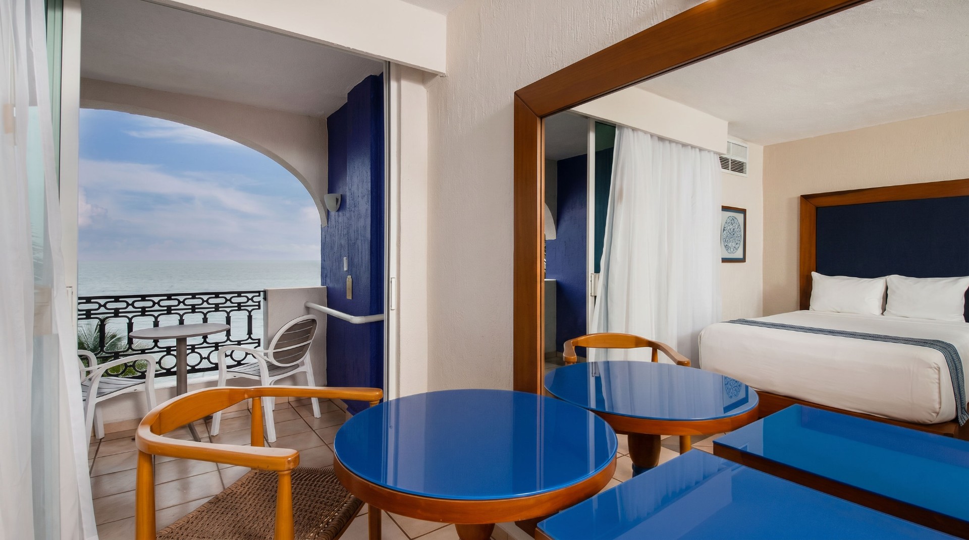 Oceanfront Deluxe King 2