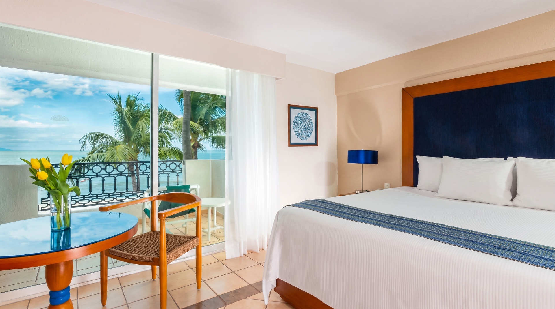 Oceanfront Deluxe King 3
