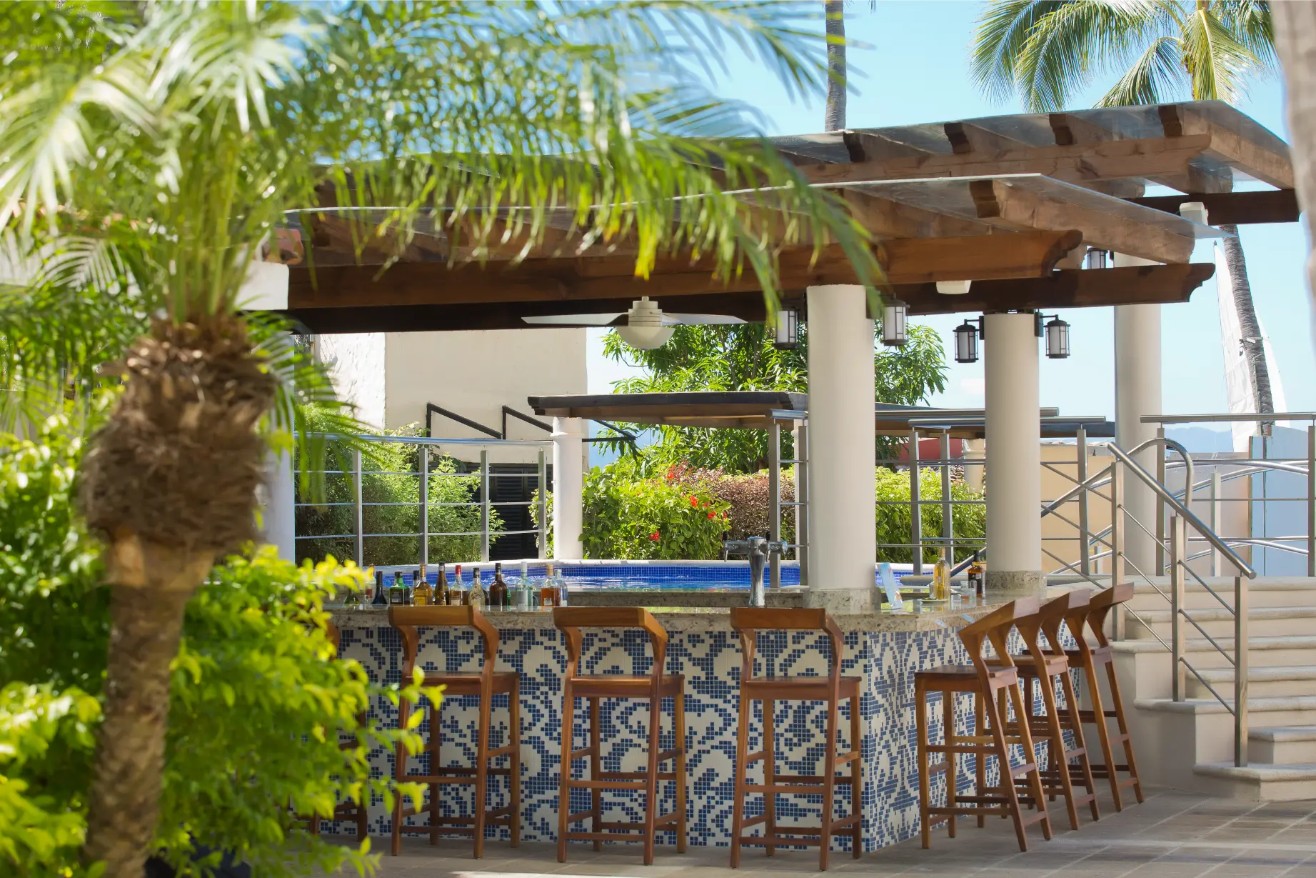 Pool Bar & Jacuzzi 1